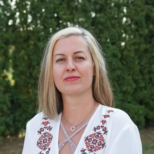 Анна Иванова
