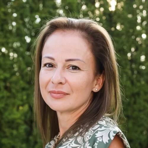 Емилия Николова