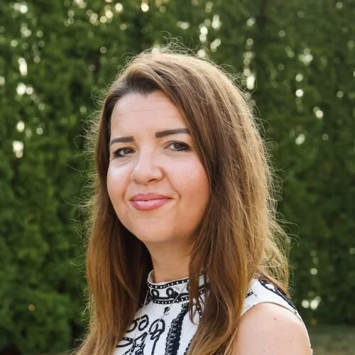 Емилия Николова